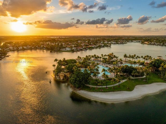 6914 NW 113th Pl, Doral, FL 33178