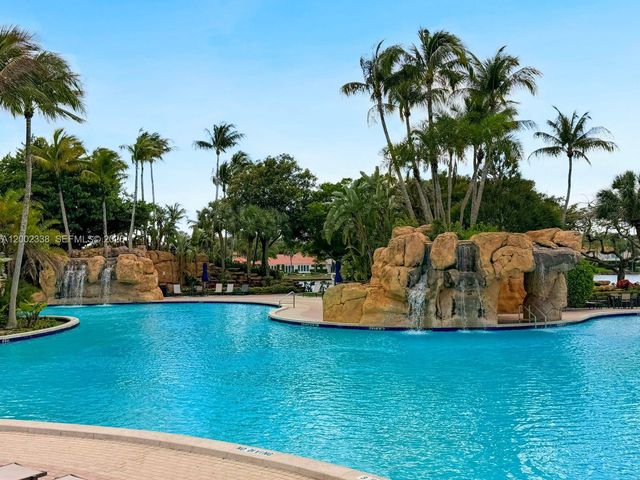 6914 NW 113th Pl, Doral, FL 33178