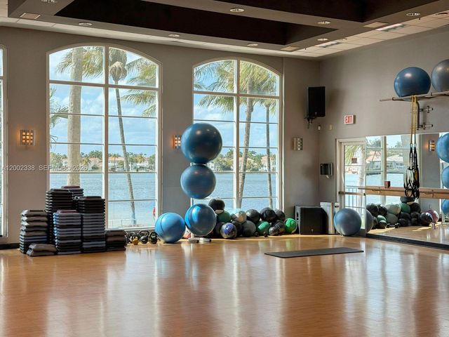 6914 NW 113th Pl, Doral, FL 33178