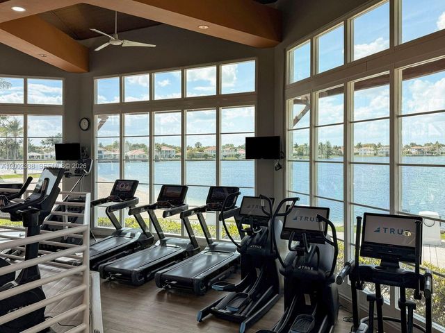 6914 NW 113th Pl, Doral, FL 33178