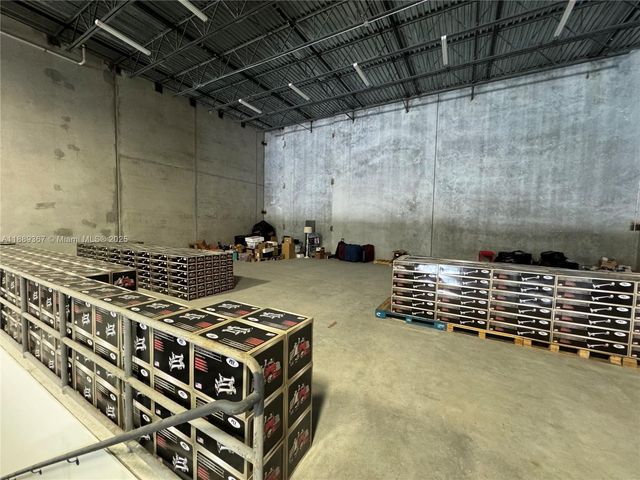 8565 W 44th Ave 102, Hialeah, FL 33018