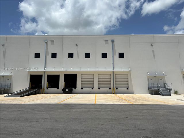 8565 W 44th Ave 102, Hialeah, FL 33018