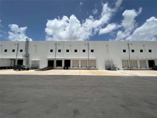 8565 W 44th Ave 102, Hialeah, FL 33018