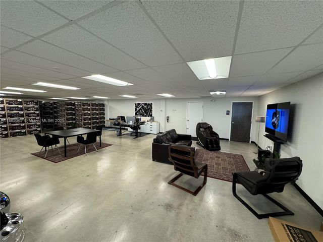 8565 W 44th Ave 102, Hialeah, FL 33018