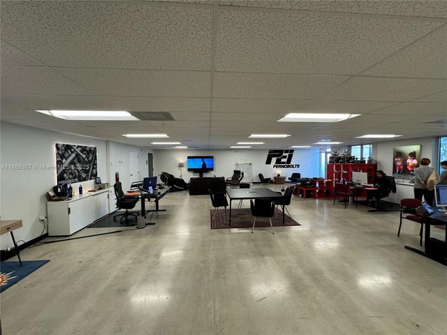 8565 W 44th Ave 102, Hialeah, FL 33018