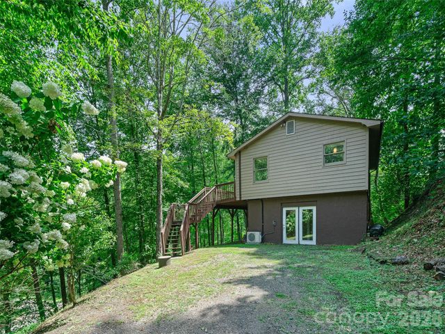 9851 Double Island Road, Green Mountain, NC 28740