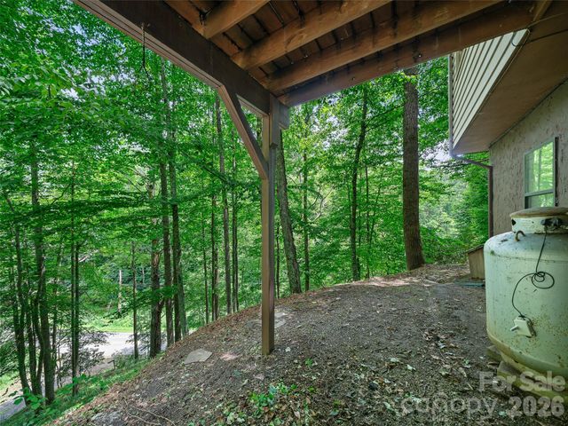 9851 Double Island Road, Green Mountain, NC 28740