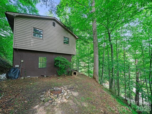 9851 Double Island Road, Green Mountain, NC 28740