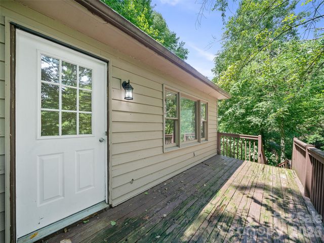 9851 Double Island Road, Green Mountain, NC 28740