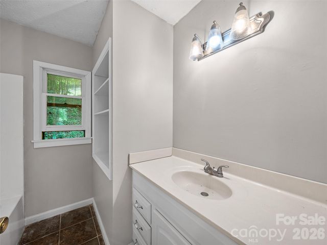 9851 Double Island Road, Green Mountain, NC 28740