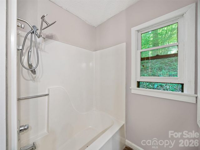 9851 Double Island Road, Green Mountain, NC 28740