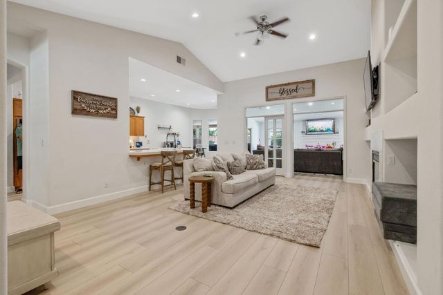 2715 Bellaire Avenue, Clovis, CA 93611