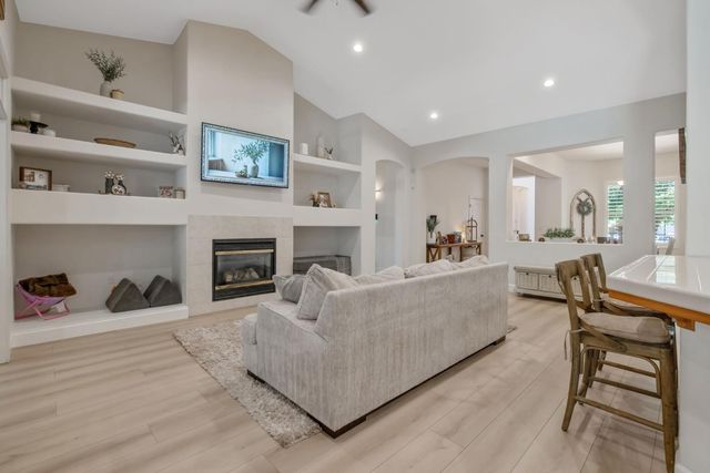 2715 Bellaire Avenue, Clovis, CA 93611