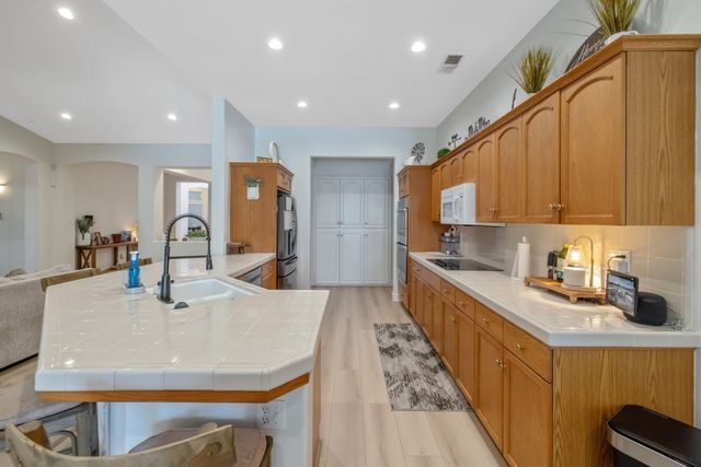 2715 Bellaire Avenue, Clovis, CA 93611