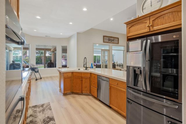 2715 Bellaire Avenue, Clovis, CA 93611
