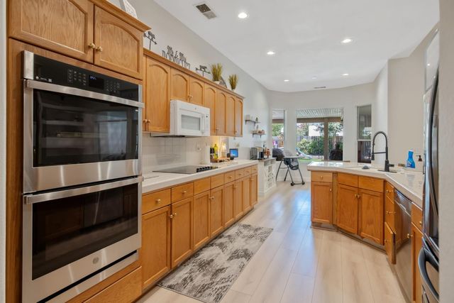 2715 Bellaire Avenue, Clovis, CA 93611