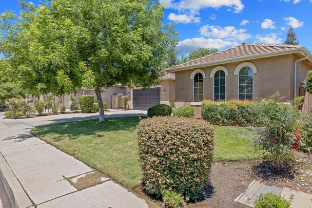 2715 Bellaire Avenue, Clovis, CA 93611