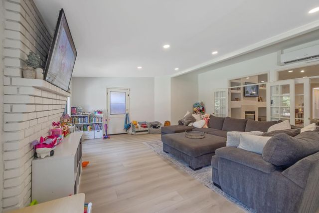 2715 Bellaire Avenue, Clovis, CA 93611