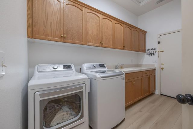 2715 Bellaire Avenue, Clovis, CA 93611