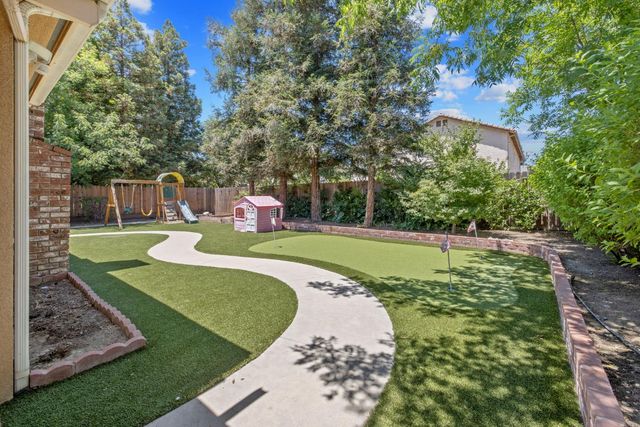 2715 Bellaire Avenue, Clovis, CA 93611
