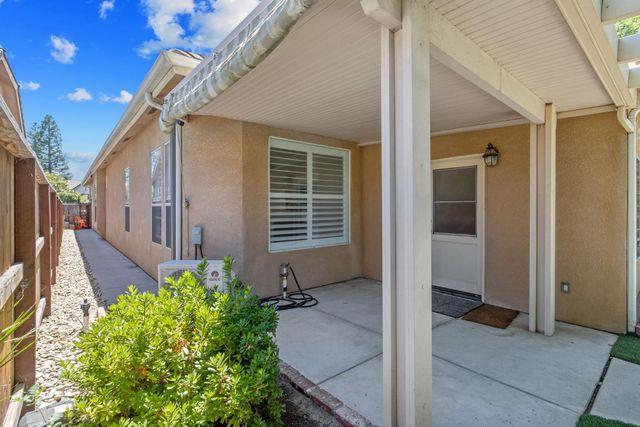 2715 Bellaire Avenue, Clovis, CA 93611
