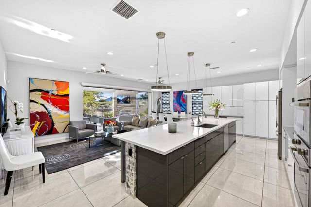 1102 Retreat Circle, Palm Desert, CA 92260