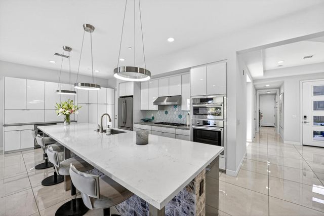 1102 Retreat Circle, Palm Desert, CA 92260