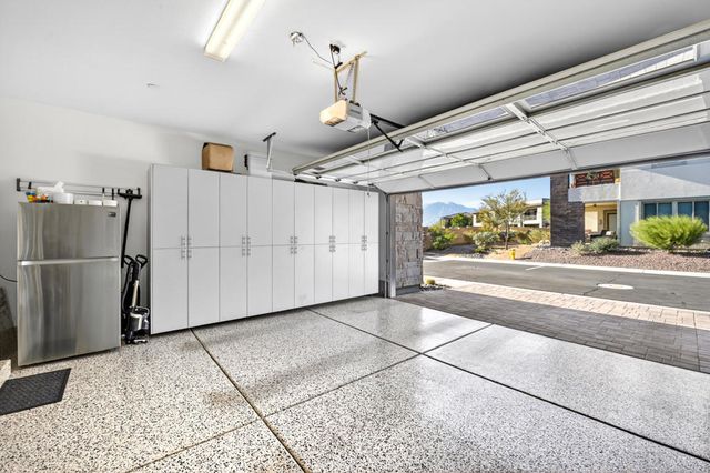 1102 Retreat Circle, Palm Desert, CA 92260