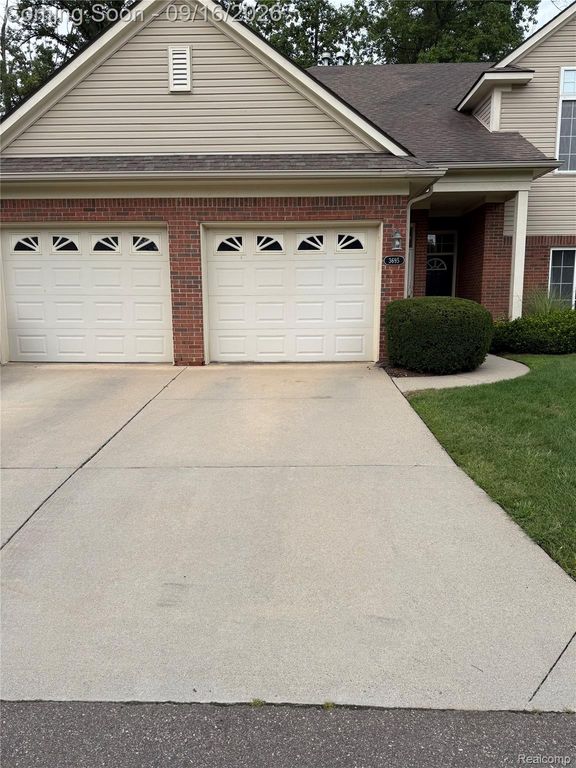 3695 Eagle Creek Drive, Shelby Charter Township, MI 48317