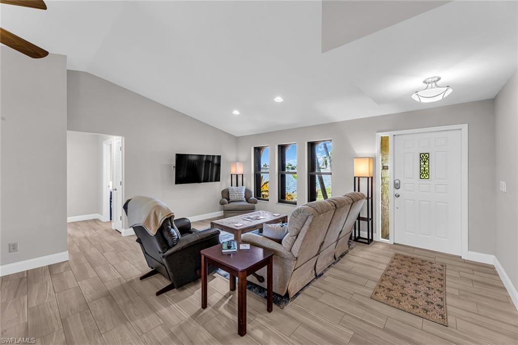 Image 22 of property listing at 219 SE 19th CT, Cape Coral, FL 33990