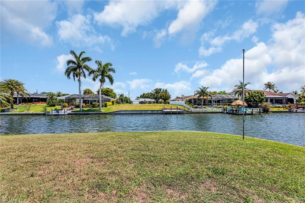 Image 35 of property listing at 219 SE 19th CT, Cape Coral, FL 33990
