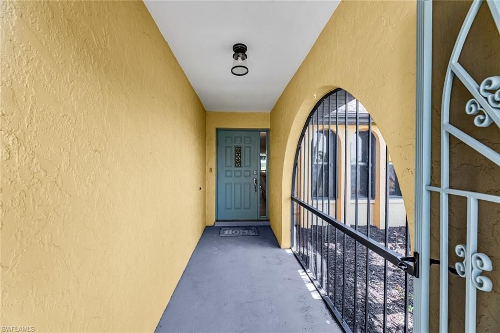 Image 7 of property listing at 219 SE 19th CT, Cape Coral, FL 33990