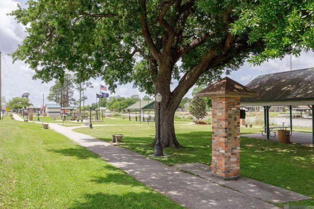 219 Canal St, Lockport, LA 70374