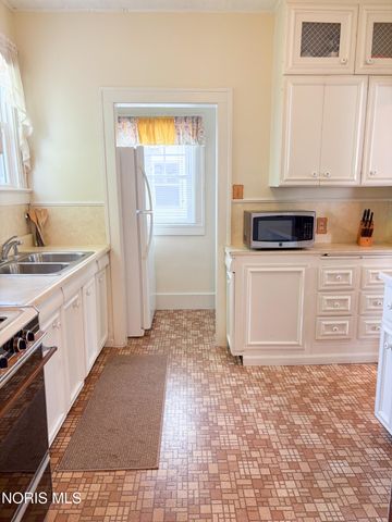 2849 Latonia Boulevard, Toledo, OH 43606