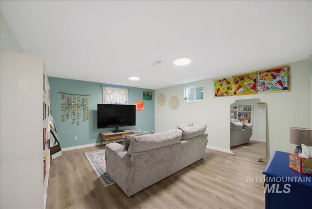5300 N Warrington Dr., Boise, ID 83704