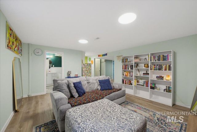 5300 N Warrington Dr., Boise, ID 83704