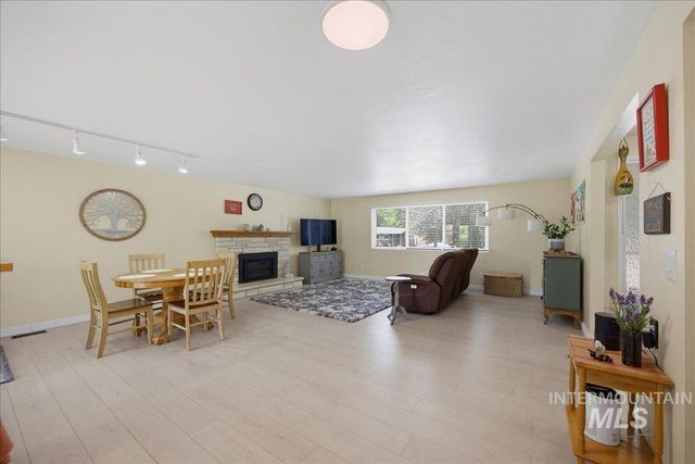 5300 N Warrington Dr., Boise, ID 83704