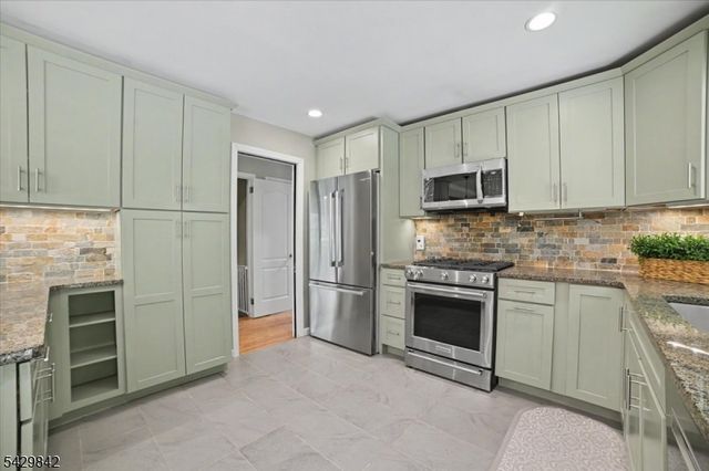7 Molly Stark Dr, Morris Twp., NJ 07960