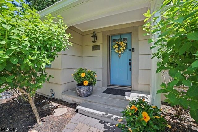 7 Molly Stark Dr, Morris Twp., NJ 07960