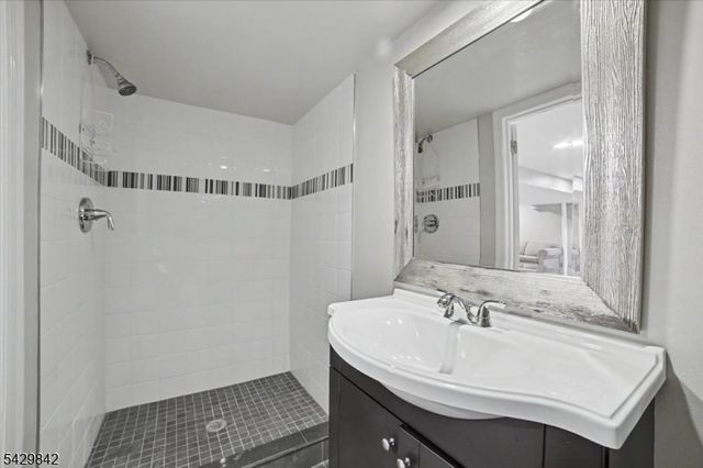 7 Molly Stark Dr, Morris Twp., NJ 07960