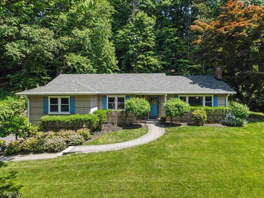 7 Molly Stark Dr, Morris Twp., NJ 07960
