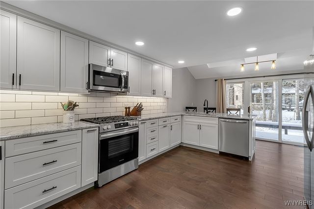 210 Breezewood Common, Amherst, NY 14051