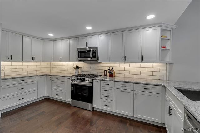 210 Breezewood Common, Amherst, NY 14051