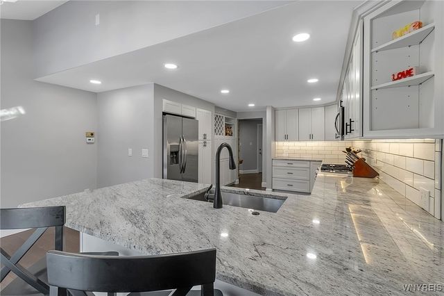 210 Breezewood Common, Amherst, NY 14051