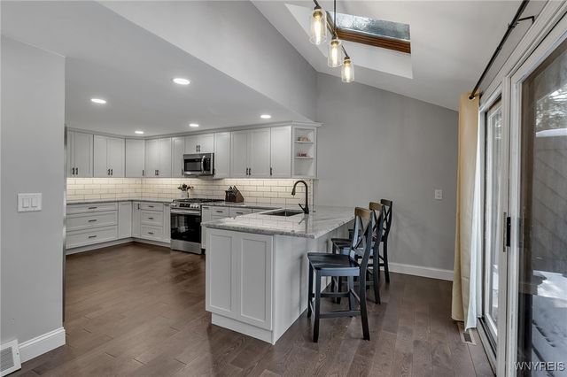 210 Breezewood Common, Amherst, NY 14051