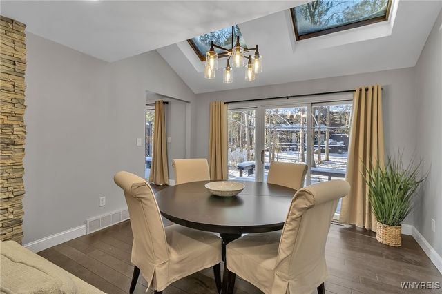 210 Breezewood Common, Amherst, NY 14051