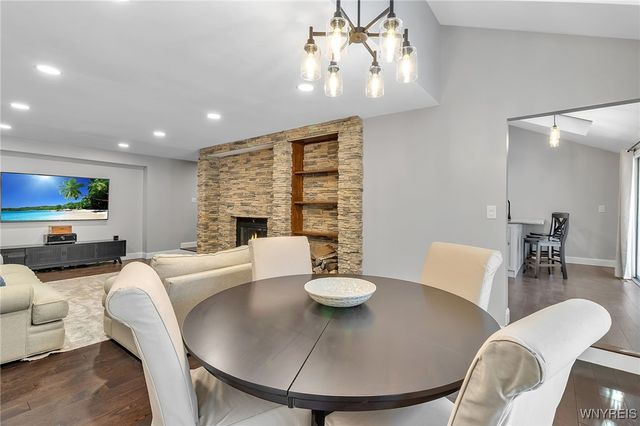 210 Breezewood Common, Amherst, NY 14051