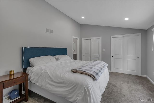 210 Breezewood Common, Amherst, NY 14051