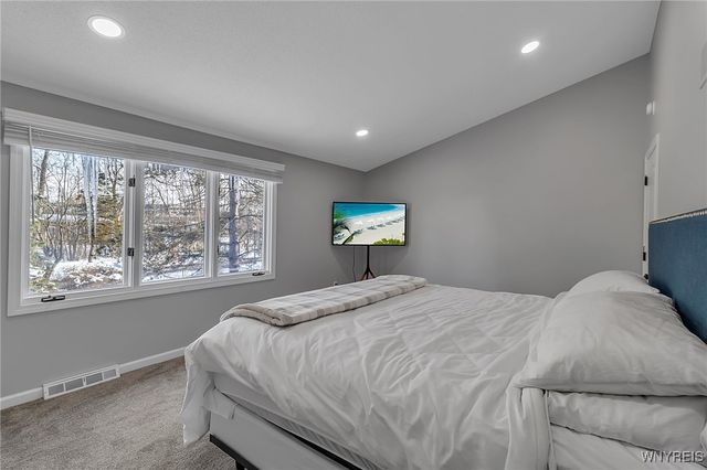 210 Breezewood Common, Amherst, NY 14051