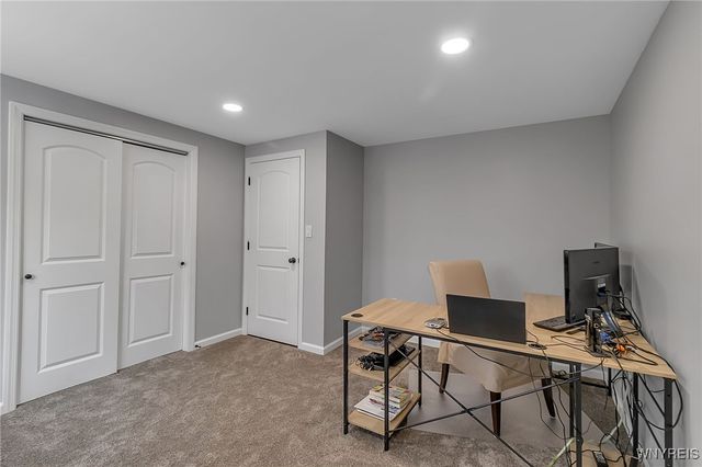 210 Breezewood Common, Amherst, NY 14051